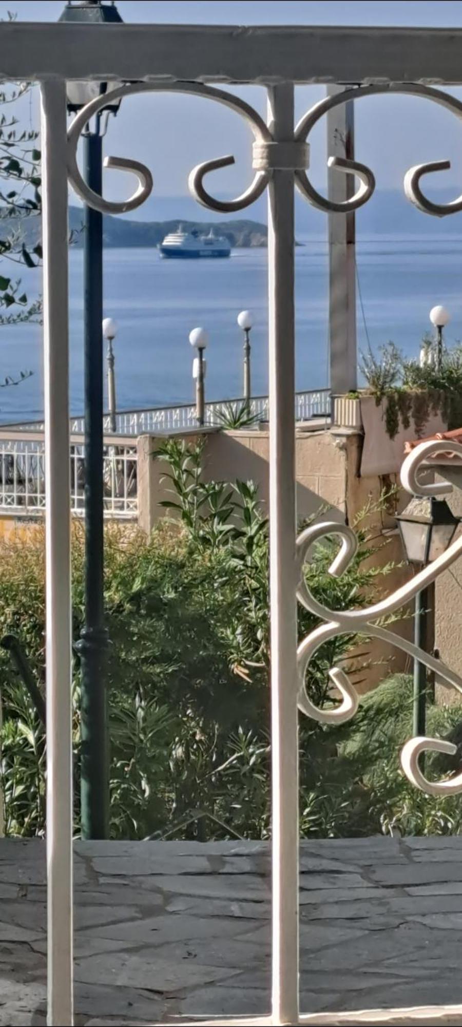 Final Step Apartment Skiathos Town Bagian luar foto