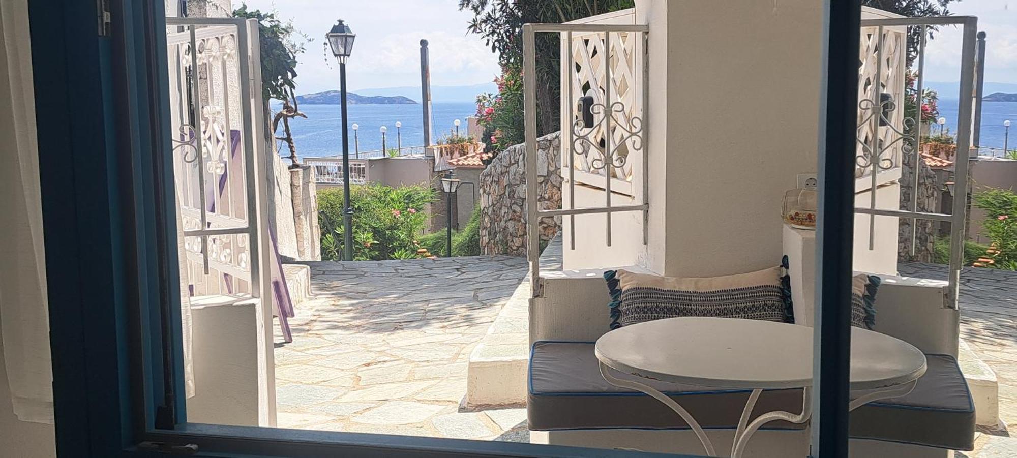 Final Step Apartment Skiathos Town Bagian luar foto